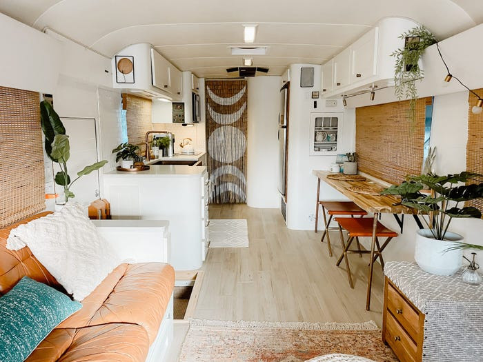 Kinh ngac ben trong ngoi nha xe buyt day du tien nghi-Hinh-5