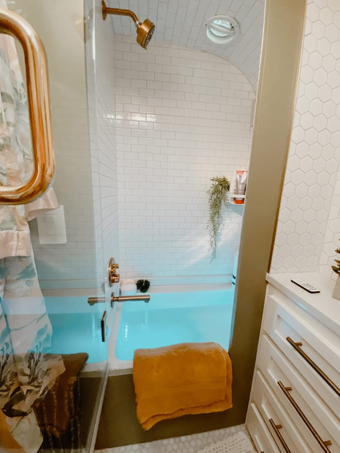 Kinh ngac ben trong ngoi nha xe buyt day du tien nghi-Hinh-10