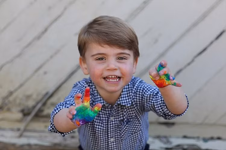 Trước đó, Công nương Kate Middleton cũng từng chia sẻ nhiều bức ảnh đáng yêu về con trai út của cô. Ảnh: Daily Mail.