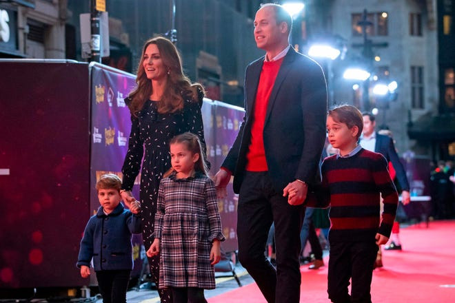 Tiểu Hoàng tử Louis đi cùng gia đình tới nhà hát Palladium ở London (Anh) ngày 11/12/2020.