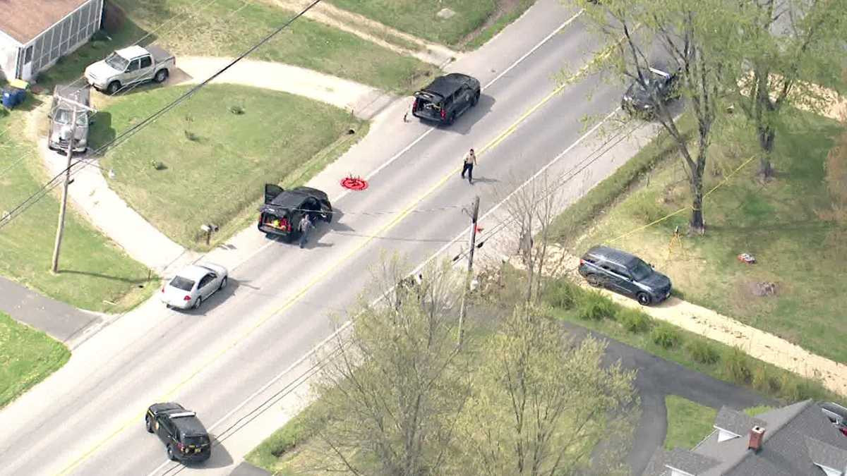 Chan dung thieu nien bi canh sat ban chet khi cam sung do choi-Hinh-9