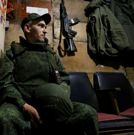 Bên trong một căn cứ chiến đấu của lực lượng LNR ở chiến trường miền Đông Ukraine hôm 13/4 giữa lúc căng thẳng trong khu vực leo thang.