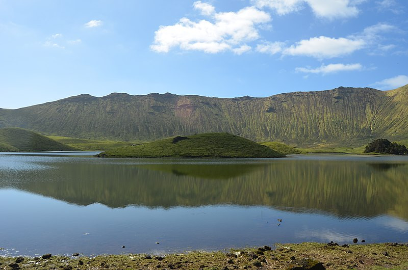 Tên đảo Corvo, theo tiếng Bồ Đào Nha, có nghĩa là con quạ. Ảnh: Wikipedia.