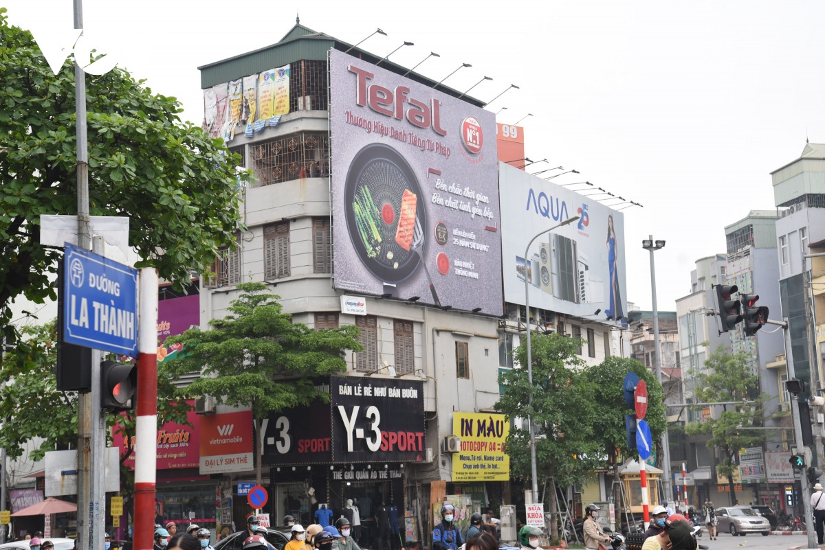 Bien quang cao bit kin nhieu nha tren pho, “bit” luon co hoi thoat than khi hoa hoan?-Hinh-2