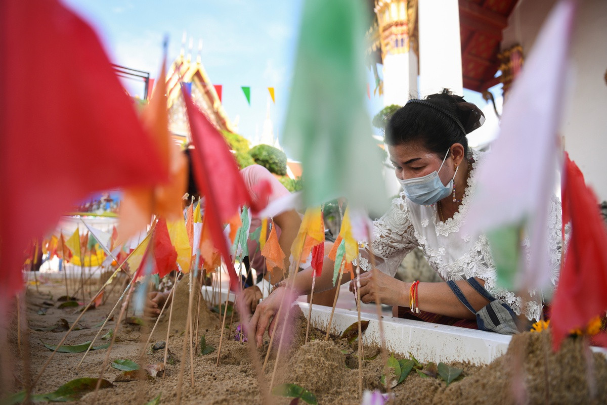 Dich Covid-19 bung tro lai, pho xa Thai Lan toi den giua tet Songkran-Hinh-3