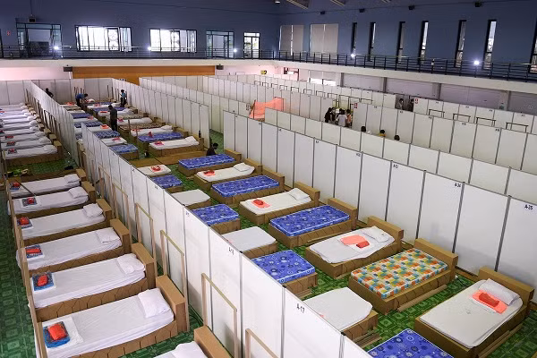 Dich Covid-19 bung tro lai, pho xa Thai Lan toi den giua tet Songkran-Hinh-7