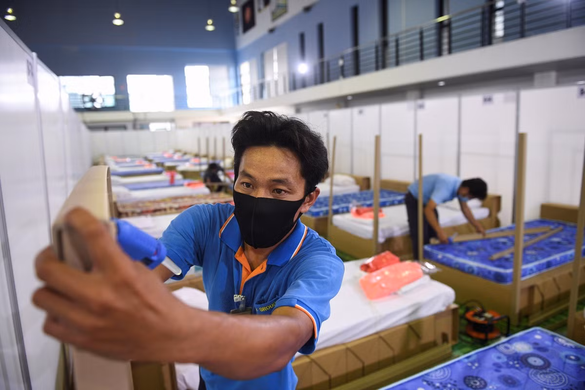 Dich Covid-19 bung tro lai, pho xa Thai Lan toi den giua tet Songkran-Hinh-8