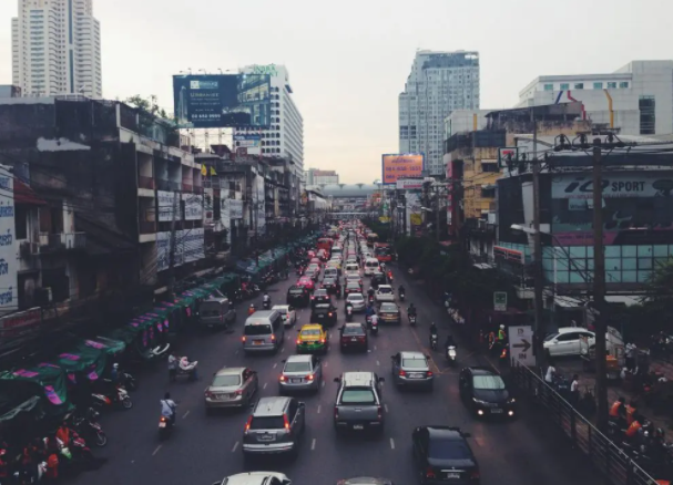 Toàn bộ hệ thống giao thông công cộng ở Delhi chạy bằng khí nén tự nhiên (CNG). Ảnh: BRB.