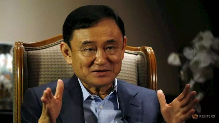 Vào ngày 19/9/2006, Quân đội Thái Lan bất ngờ lật đổ chính quyền của Thủ tướng Thaksin Shinawatra (ảnh) mà không cần nổ súng. Cuộc binh biến diễn ra khi ông Thaksin đang tham dự lễ khai mạc phiên họp của Đại hội đồng Liên Hiệp Quốc ở New York, Mỹ. Quân đội Thái Lan bãi bỏ Hiến pháp, miễn nhiệm ông Thaksin và hứa hẹn cải cách chính trị. Tướng Surayud Chulanont sau đó lên làm Thủ tướng Thái Lan từ ngày 1/10/2006 đến 29/1/2008. Ảnh: Reuters.