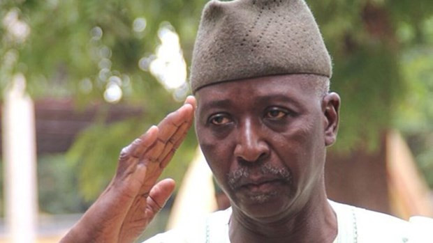 Đến ngày 25/9, cựu Bộ trưởng Quốc phòng Mali, Đại tá Ba N'Daou (ảnh), tuyên thệ nhậm chức Tổng thống lâm thời Mali, với nhiệm vụ điều hành đất nước giai đoạn chuyển tiếp chuyển sang chế độ dân sự kéo dài 18 tháng sau cuộc đảo chính xảy ra hồi tháng 8/2020. Ảnh: The Cable.