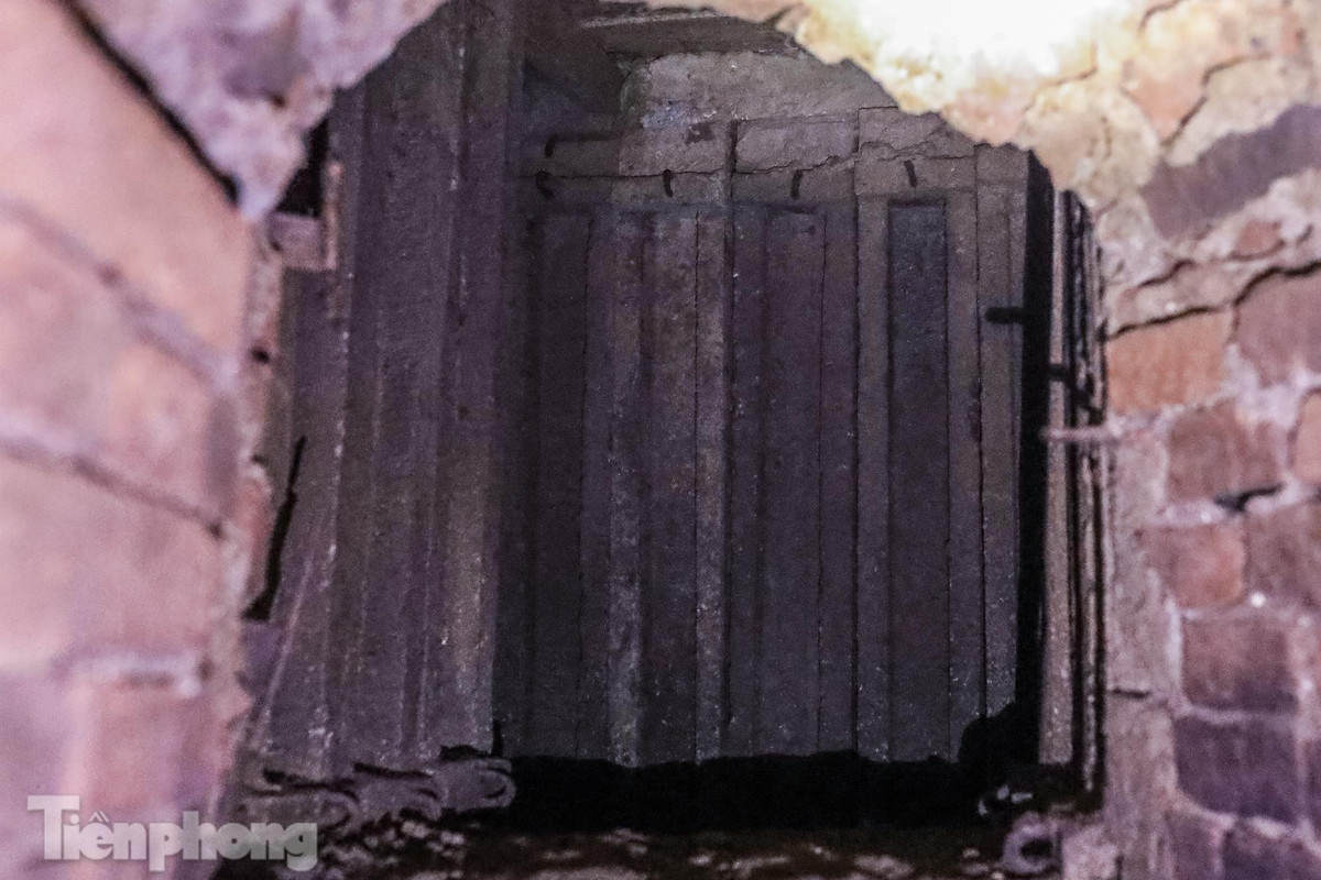 Ben trong dia dao giua long Ha Noi co gi doc dao?-Hinh-8