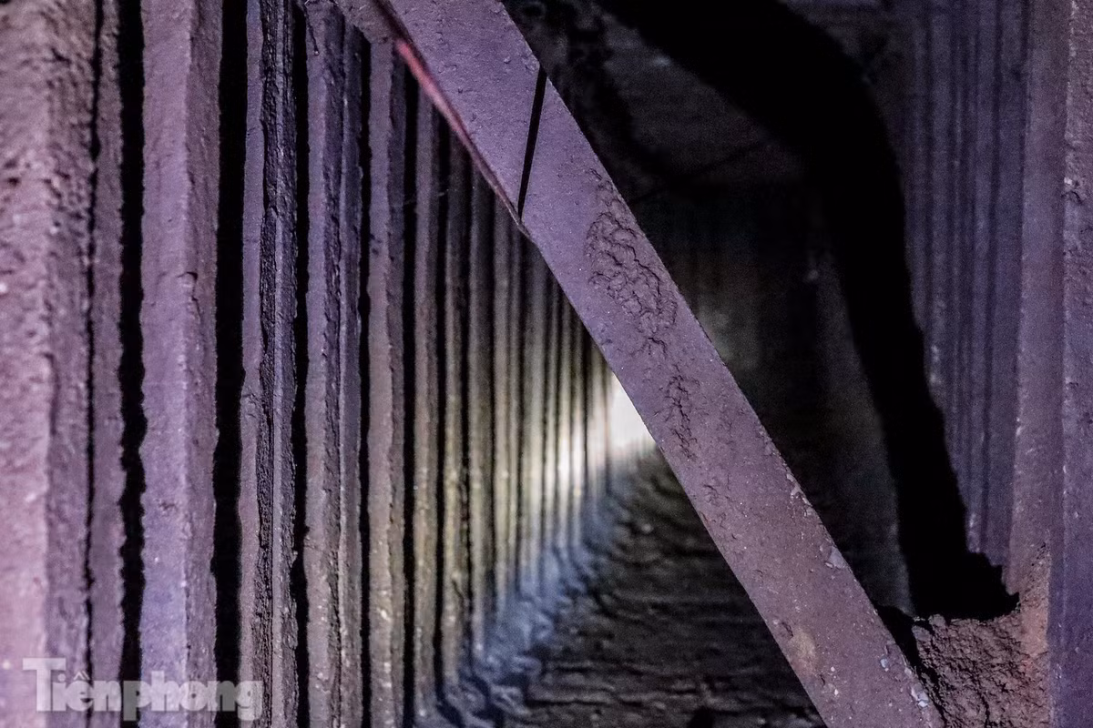 Ben trong dia dao giua long Ha Noi co gi doc dao?-Hinh-7