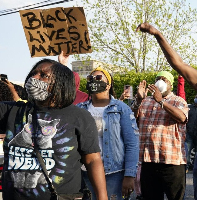 Danh tính người da màu mới nhất bị cảnh sát Mỹ bắn chết - Hình 7 Danh tinh nguoi da mau moi nhat bi canh sat My ban chet-Hinh-7