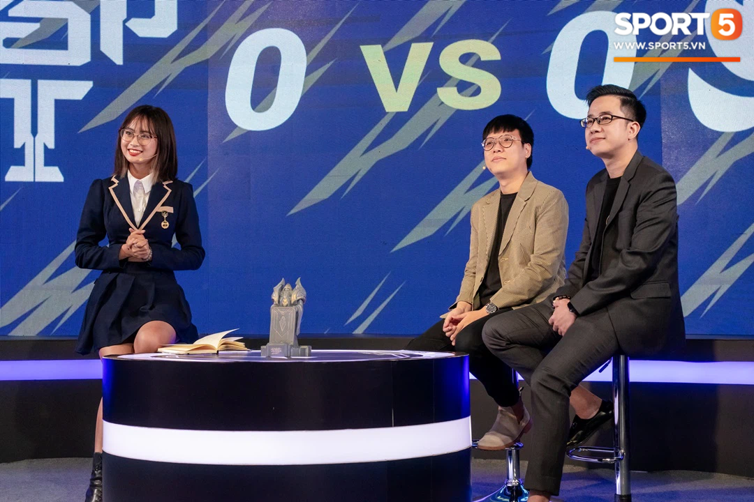 Chưa dừng lại ở đó, cô nàng sinh năm 1996 còn nhận xét cả chặng đường vừa qua của RSG. "Với tư cách nhà vô địch đầu tiên của tựa game LMHT: Tốc Chiến, RSG thi đấu khá chủ quan, khinh địch, đặc biệt là trước Cerberus. Công bằng đánh giá, RSG nhỉnh hơn Cerberus. Thế nhưng, họ lại đánh chưa chắc tay và nhận thất bại đáng tiếc", nữ MC chia sẻ.