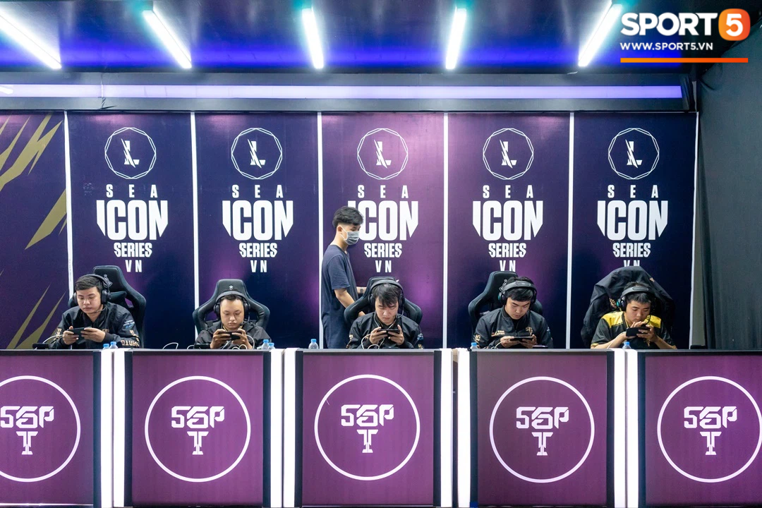 Tiếp đó, anh cũng tỏ ra hài lòng với những thành tích SGP đạt được. "Tôi nghĩ điểm mấu chốt giúp đội nhà liên tục thi đấu thăng hoa là nhờ tinh thần của các thành viên. Sau khi từ cõi chết trở về ở vòng loại, mọi người đều nỗ lực hơn rất nhiều", Blake1 nói thêm.