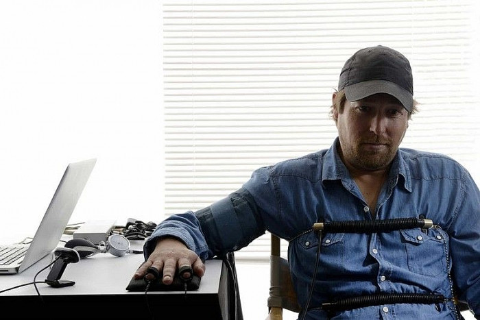 The Achievements of Luther Trant (tạm dịch là Thành tựu của Luther Trant) là một cuốn sách xuất bản năm 1910 của Edwin Balmer và William MacHarg - một tác phẩm có nhắc đến máy phát hiện nói dối. 14 năm sau, năm 1924, chiếc máy phát hiện nói dối đầu tiên đã được sử dụng. (Nguồn: Stars Insider)