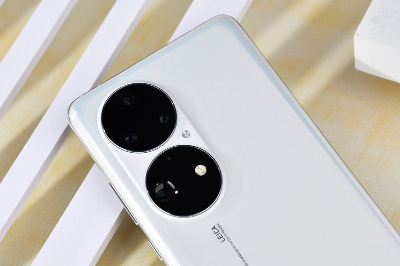 Theo DxOMark, P50 Pro đã qua mặt Xiaomi Mi 11 Ultra (143 điểm) để trở thành smartphone sở hữu camera sau tốt nhất thế giới với 144 điểm.