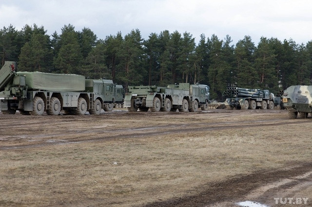 Polonez là tổ hợp pháo phản lực phóng loạt dẫn đường cỡ 300 mm. Tầm bắn của đạn Polonez có thể đạt trên 200km, với độc chính xác cực cao nhờ hiệu chỉnh đường bay thông qua GPS.