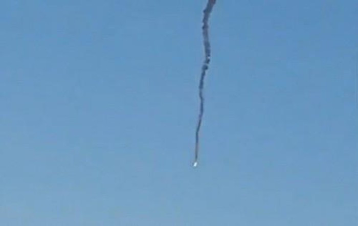 Theo dữ liệu sơ bộ, chúng ta đang nói về một máy bay không người lái cỡ lớn nào đó, tuy nhiên một số nguồn tin thậm chí còn cho rằng đó có thể là một chiến đấu cơ, vì khu vực này đã bị máy bay ném bom Su-24 của Nga oanh tạc tích cực cách đây vài giờ.