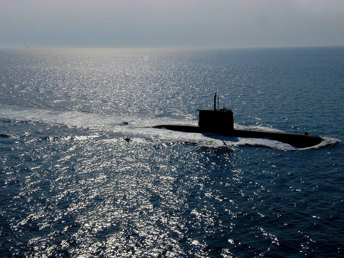 Thủy thủ đoàn phục vụ trên mỗi lớp tàu cũng có sự khác nhau (Type 209/1100 cần 31 người; Type 209/1200 và 1300 cần 33 người; Type 209/1400 cần 30 người; Type 209/1500 cần 36 người).