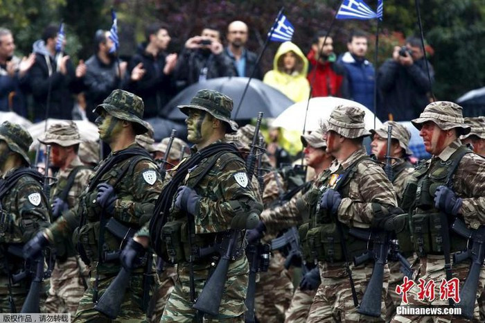 Quân đội Hy Lạp đã chuyển sang trạng thái báo động cao, toàn bộ sĩ quan hải quân và không quân đang đi nghỉ được lệnh về đơn vị trực chiến. Athens tuyên bố các hòn đảo của mình, dù nhỏ đến đâu, đều có thềm lục địa riêng.