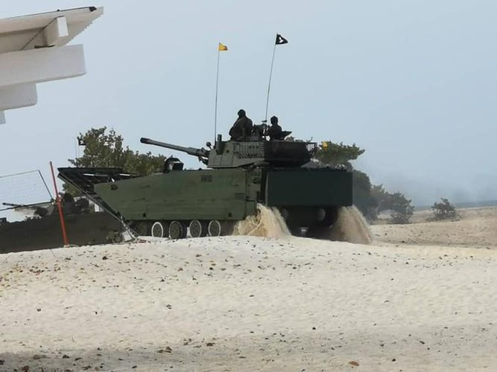 Hỏa lực của xe thiết giáp ZTD-05 tương đối hiện đại với pháo rãnh xoắn 105mm có khả năng bắn tên lửa chống tăng qua nòng pháo chính và các loại đạn xuyên thép khác.