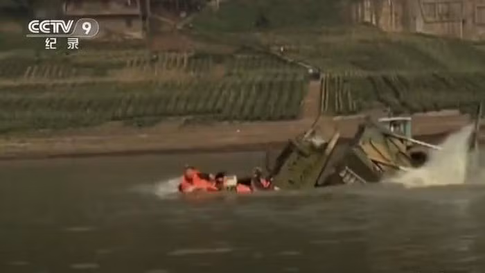 Tuy vậy năng lực vũ khí của Trung Quốc vẫn luôn là dấu hỏi chấm về hiệu suất và chất lượng. Các loại vũ khí này thường không hoạt động hiệu quả như nhà sản xuất quảng cáo, đôi khi nhiều vũ khí còn bị chính quân đội nước này chối bỏ, điển hình như động cơ dành cho máy bay chiến đấu.