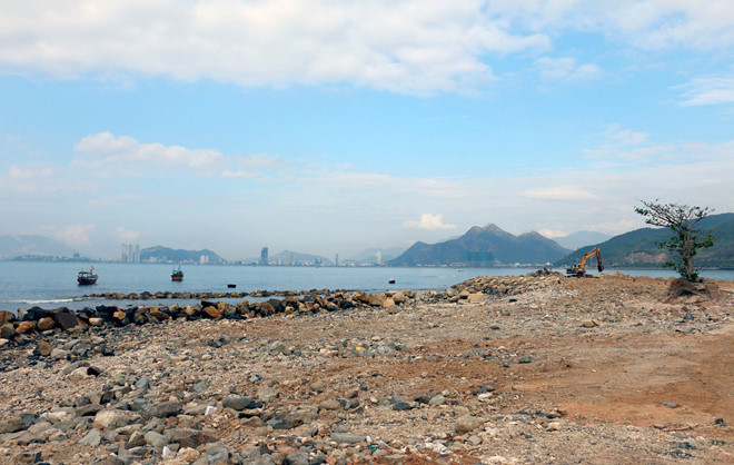  3. Dự án "Trồng rừng, nuôi rong biển kết hợp du lịch sinh thái Đảo Hòn Rùa"Dự án lấn biển Nha Trang thứ ba là Dự án "Trồng rừng, nuôi rong biển kết hợp du lịch sinh thái Đảo Hòn Rùa" (phường Vĩnh Hòa). Dự án do Công ty TNHH Sinh thái Hòn Rùa làm chủ đầu tư. Ảnh: Zing.