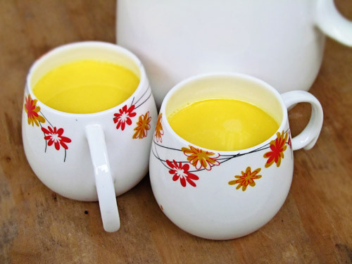 Sữa ngô sau khi hoàn thành, để nguội rồi cho vào tủ lạnh uống dần trong ngày hè. Sữa ngô không chỉ có tác dụng giải khát mà còn cung cấp nhiều chất dinh dưỡng cho cơ thể. 