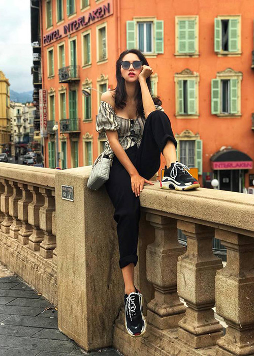 Hương Giang cũng sở hữu nhiều đồ hàng hiệu.