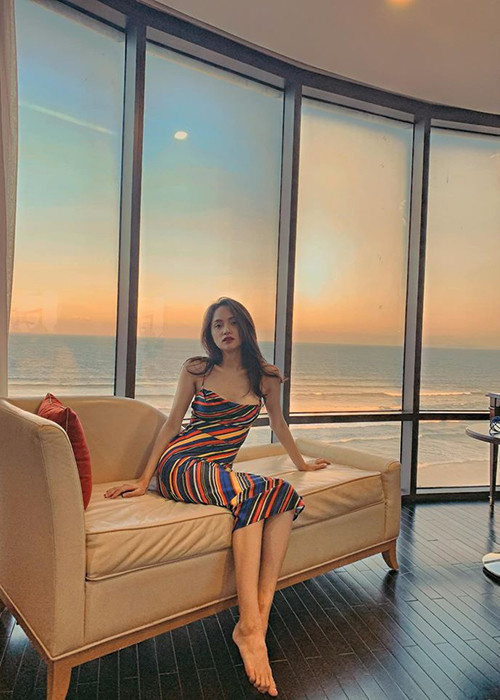 Ở tuổi 28, Hương Giang xinh đẹp, giàu có nhưng vẫn độc thân.