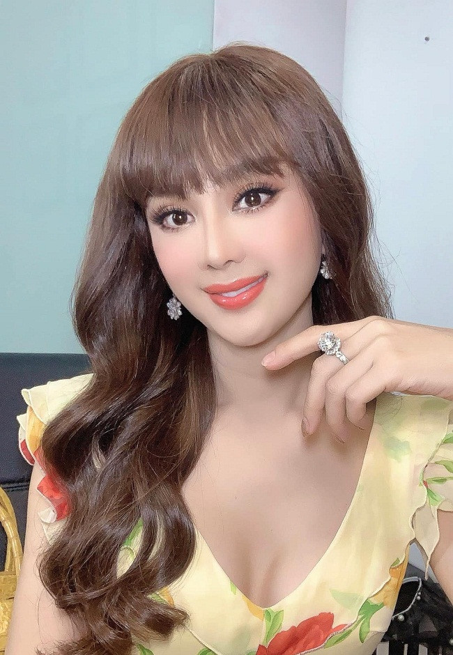 Có lẽ "công chúa" nên trau chuốt hơn cho mỗi lần đăng status của mình.