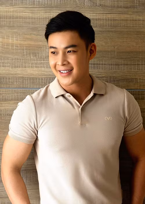 Thanh Tú làm MC giới thiệu sản phẩm, không liên quan showbiz nhưng sau khi yêu Don Nguyễn mới chuyển sang hoạt động nghệ thuật.