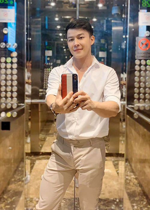 Thanh Tú có ngoại hình cao ráo, điển trai.