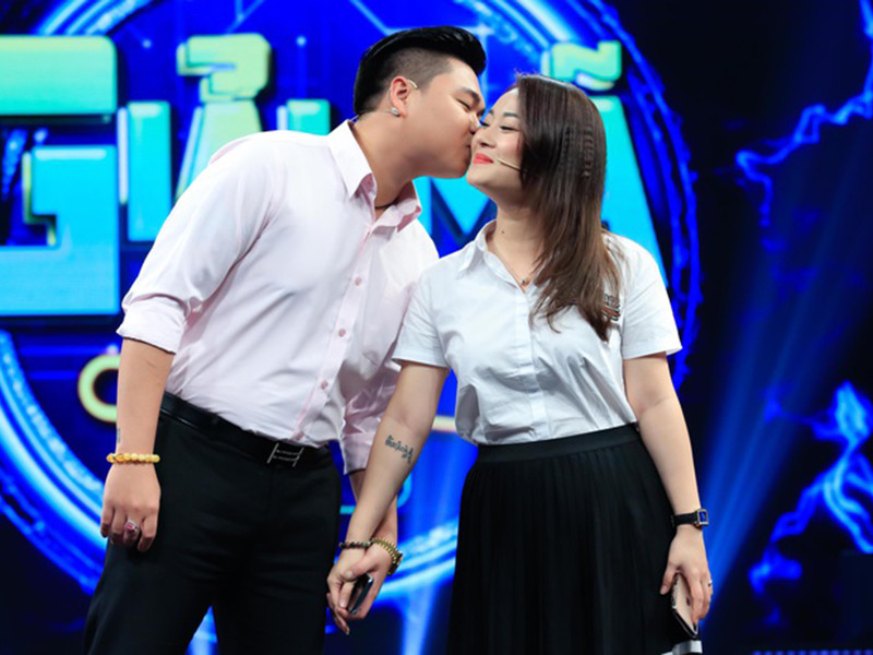 Thời điểm năm 18 tuổi, con trai của Lê Giang bắt đầu yêu Trân Châu - cô gái hơn anh 8 tuổi và đã có hai con riêng. Ảnh: Zing