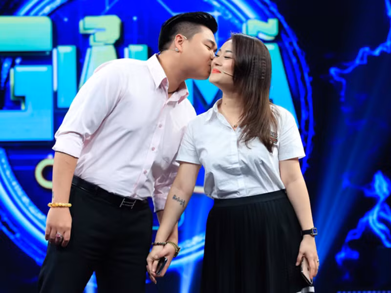 Thời điểm năm 18 tuổi, con trai của Lê Giang bắt đầu yêu Trân Châu - cô gái hơn anh 8 tuổi và đã có hai con riêng. Ảnh: Zing