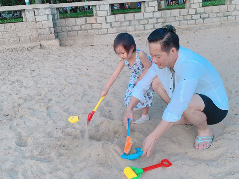 Ông xã của Phan Như Thảo đảm nhận việc chăm sóc con đến 80%.