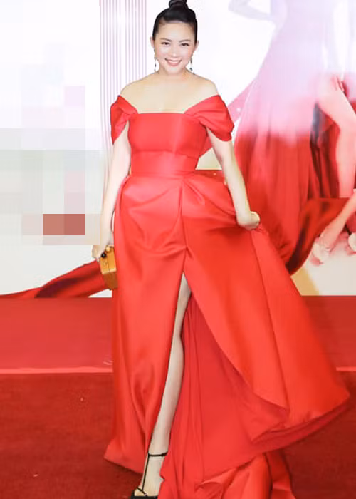 Sau 4 năm sinh con gái đầu lòng, nữ người mẫu vẫn chưa lấy lại được vóc dáng.