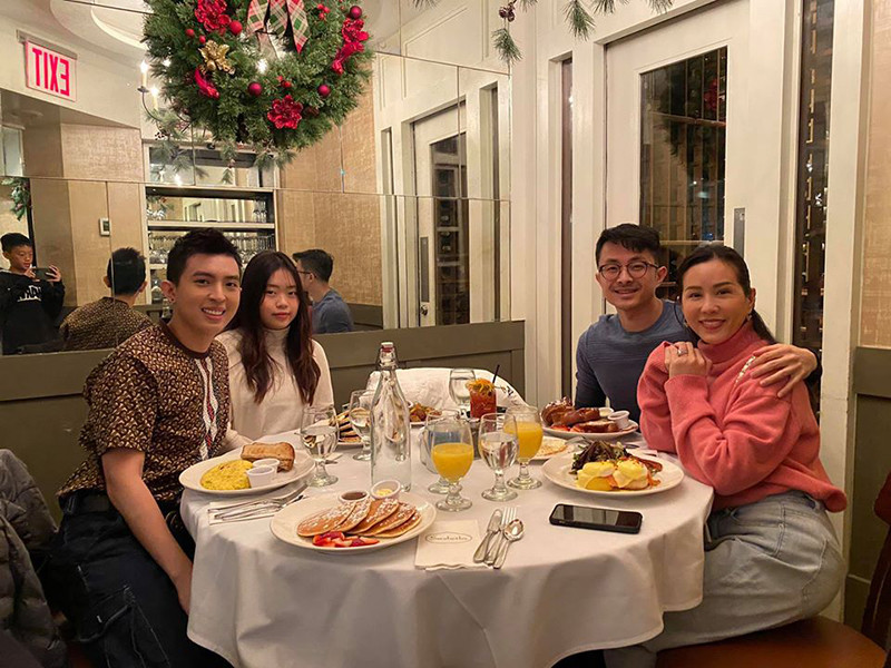 Sau 5 năm hẹn hò, tình cảm giữa Thu Hoài và tình trẻ vẫn mặn nồng.