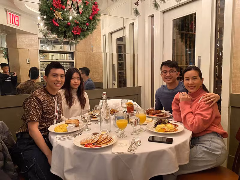 Sau 5 năm hẹn hò, tình cảm giữa Thu Hoài và tình trẻ vẫn mặn nồng.