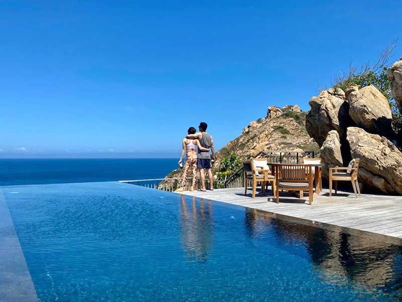 Mới đây, Thu Hoài trở thành tâm điểm của dư luận khi có thông tin Thanh tra Sở Y tế TP HCM ra quyết định xử phạt hành chính 35 triệu đồng đối với Công ty Cổ phần Khơ Thị Skincare &amp; Clinic (Viện thẩm mỹ Khơ Thị) do Thu Hoài làm giám đốc, về hành vi quảng cáo bừa, quảng cáo chưa được cơ quan nhà nước có thẩm quyền xác nhận nội dung.