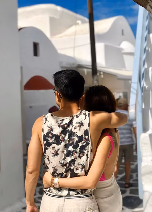 Bạn bè mong chờ đám cưới của Thu Hoài và tình trẻ sẽ sớm diễn ra.