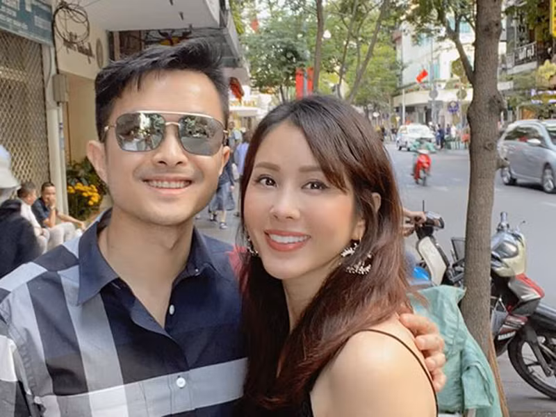 Thu Hoài cho biết, bạn trai có thêm một điều khoản là ai bỏ trước sẽ bị phạt 2 triệu USD. Đối với Thu Hoài, cô không chấp nhận điều khoản này. Bà mẹ 3 con cho rằng việc buộc phải sống chung với nhau chỉ vì không muốn mất tiền là một điều tồi tệ.