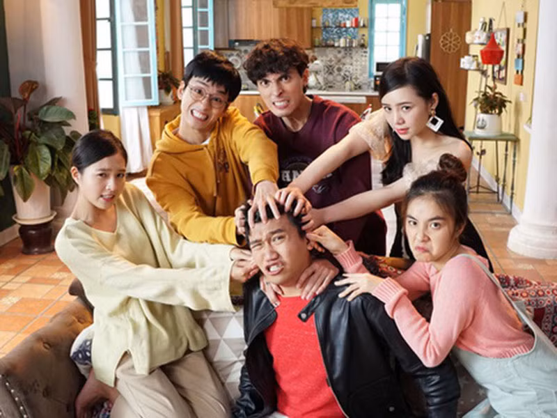 Năm 2020, Xuân Nghị tiếp tục đóng bộ phim truyền hình miền Bắc khác là “Nhà trọ Balanha”. Lần này, khả năng diễn xuất của chàng “Mr Cần Trô” tiếp tục giúp anh gây ấn tượng mạnh trong lòng khán giả. Sau bộ phim này, Xuân Nghị có lẽ sẽ có những bước tiến xa hơn. Ảnh: Dân Việt