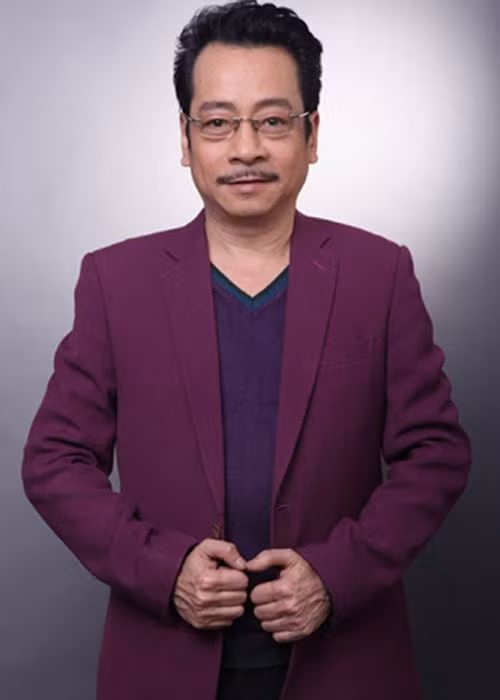 Nghệ sĩ Hoàng Dũng chia sẻ trên Dân Trí: “Nhịp làm phim ở phía Nam nhanh hơn và diễn viên luôn có người nhắc thoại. Ở phía Bắc, nhịp làm phim chậm hơn nhưng đòi hỏi sự chỉn chu trong từng chi tiết nhỏ. Tất cả đều hướng tới sự chuyên nghiệp”. Ảnh: VTV