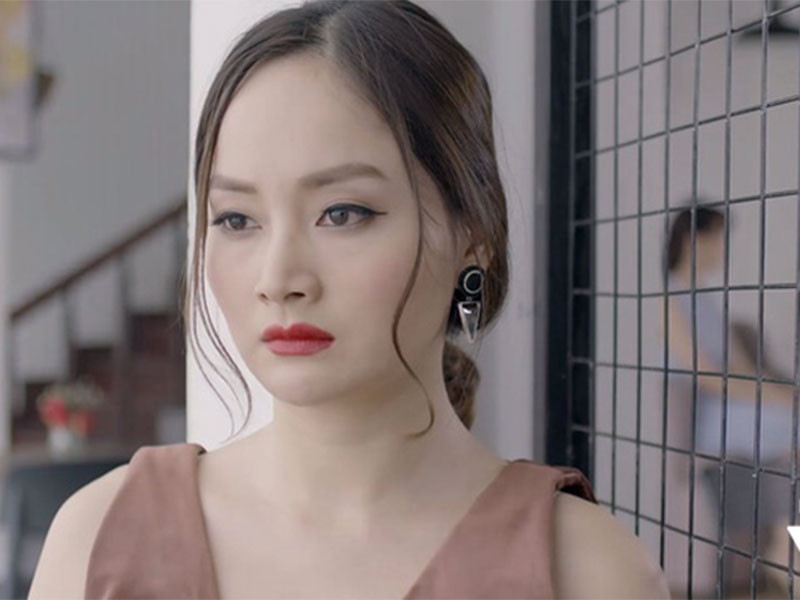 Vai diễn giúp Lan Phương được khán giả miền Bắc yêu thích là bà Diệu trong “Cả một đời ân oán”. Với vai diễn này, cô vượt mặt dàn diễn viên đất Bắc như Hồng Diễm, Lương Thanh để giành giải thưởng Diễn viên nữ ấn tượng tại VTV Awards 2018. Ảnh: VTV