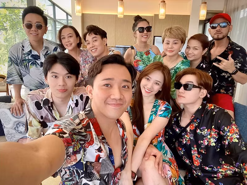 Tuy kiếm được số tiền khủng nhưng Hari Won sống tiết kiệm. Chi tiêu mỗi ngày của cô có 200.000 đồng, 1 tháng nhiều nhất là 10 triệu.