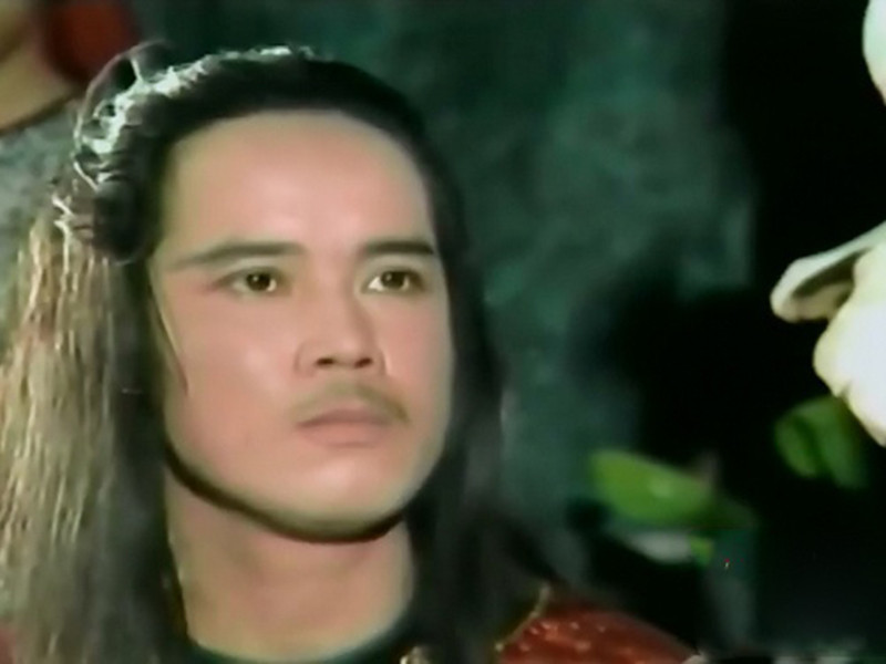 Năm 1995, khi quay “Thạch Sanh”, diễn viên Công Hậu bị kẹt trong căn phòng bị khóa trong lúc phim trường bốc cháy. Rất may, lúc đó có một bé gái chơi lò cò gần đấy và nghe tiếng kêu cứu. Sau đó, nam diễn viên được giải cứu. Ảnh: Zing