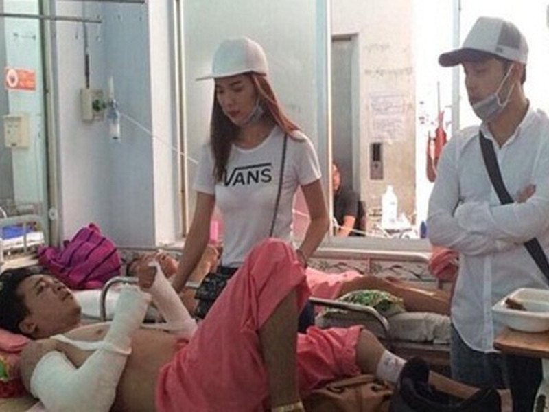 Một số diễn viên đóng thế, quần chúng thậm chí gặp tai nạn thảm trên phim trường. Năm 2015, nam diễn viên quần chúng Nguyễn Giàu thụt chân té xuống từ lầu 1 khi tập cảnh đánh nhau cho phim ‘“Hùng Ali và Sáu Lóc Cóc” (do Ưng Hoàng Phúc và bạn gái Kim Cương sản xuất). Cú ngã khiến Nguyễn Giàu bị chấn thương đầu, gãy xương hàm trái rồi qua đời.