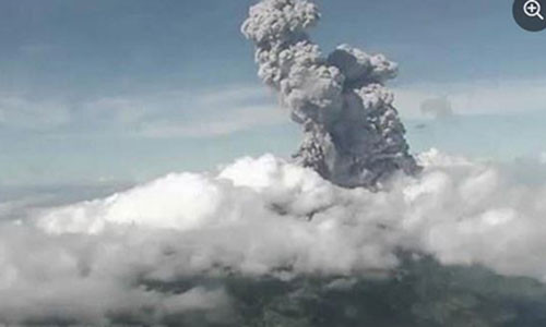 Indonesia: Nui lua Merapi phun trao, canh bao hang khong muc cao nhat